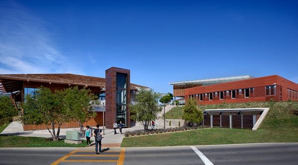 /img/newses/origin/visco_cao-dang-cong-dong-de-anza-college-tops-in-transfer-65399-20256294036.jpeg